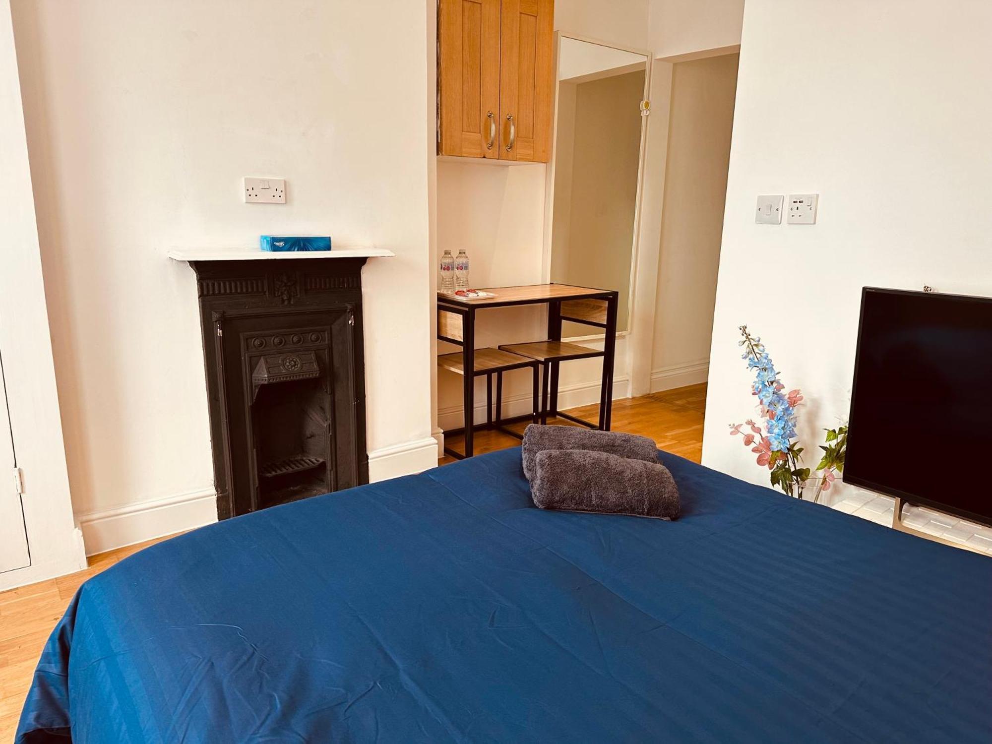 Stunning One Bedroom Studio Flat Londra Exterior foto