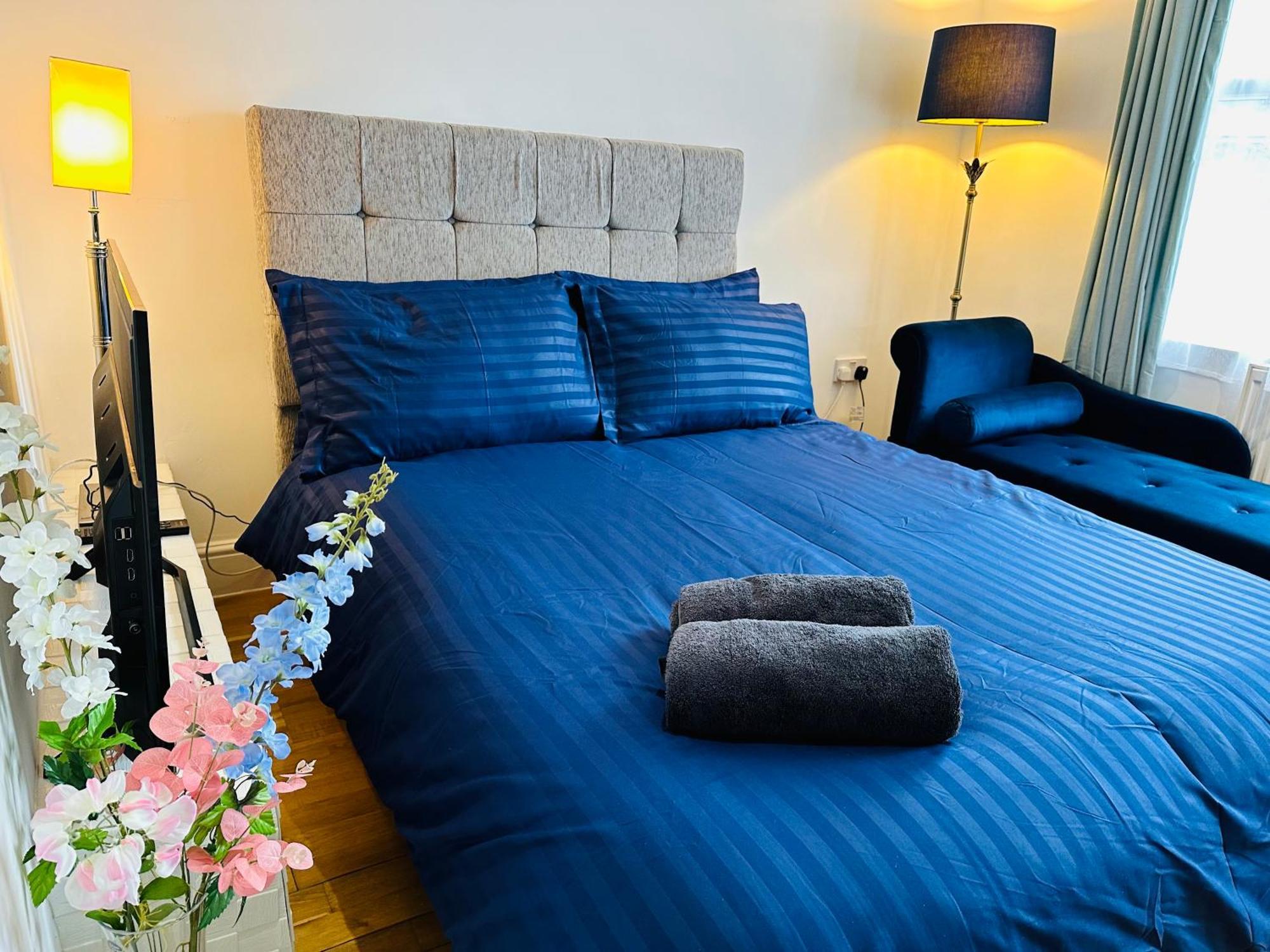 Stunning One Bedroom Studio Flat Londra Exterior foto